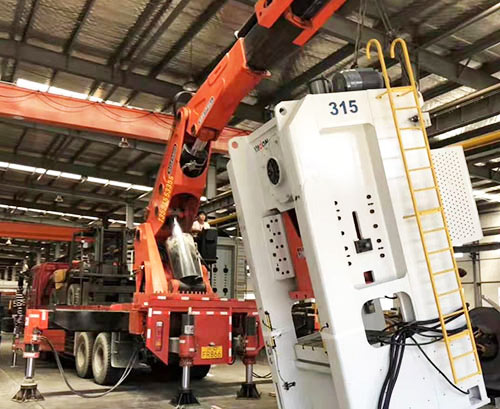 桓台县附近随车吊出租，轻松解决运输难题