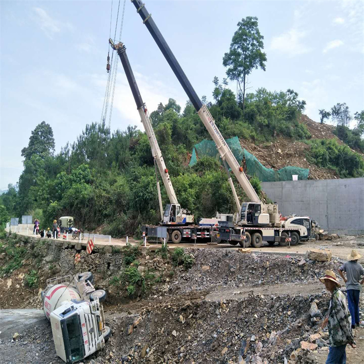桓台县汽车掉沟里叫吊车救援要多少钱